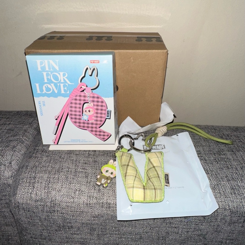 Pop Mart Pin For Love Letter V Pendant Key Chain